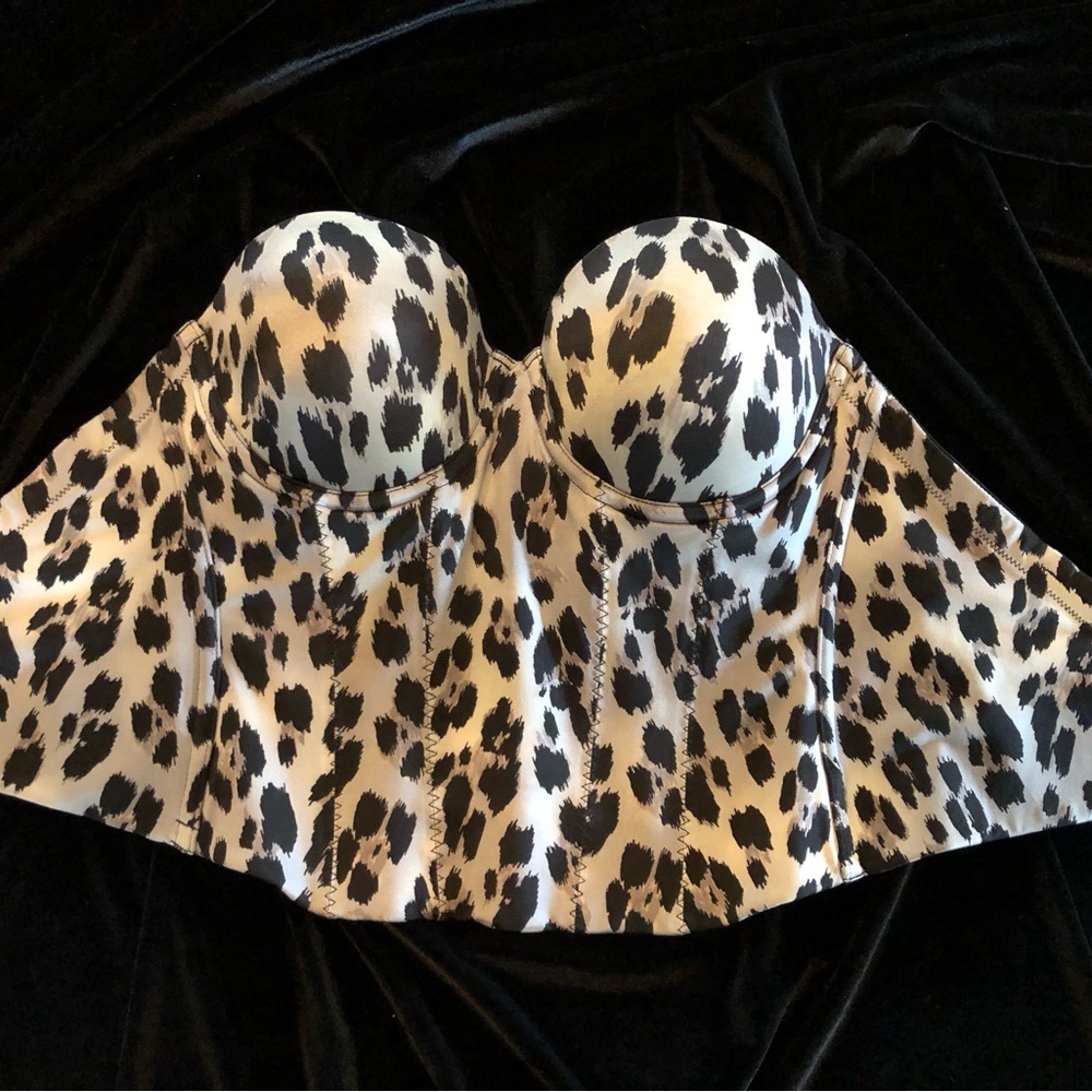 Leopard print satin smooth low back bustier.
Excellent condition, no stains. - Picture 2 of 12